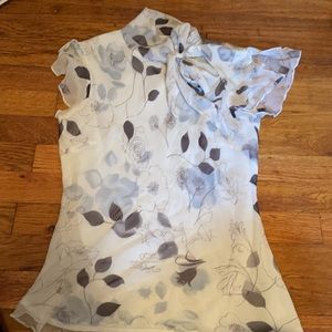 Size 4 white floral blouse